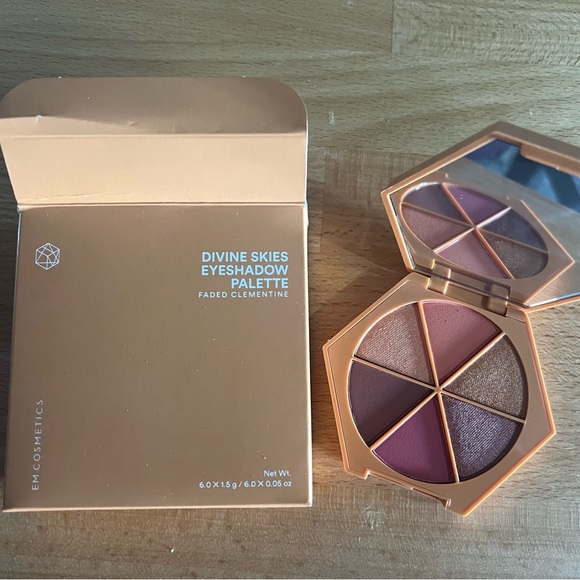 Brand new EM Cosmetics Eyeshadow Palette!!! - Picture 2 of 4